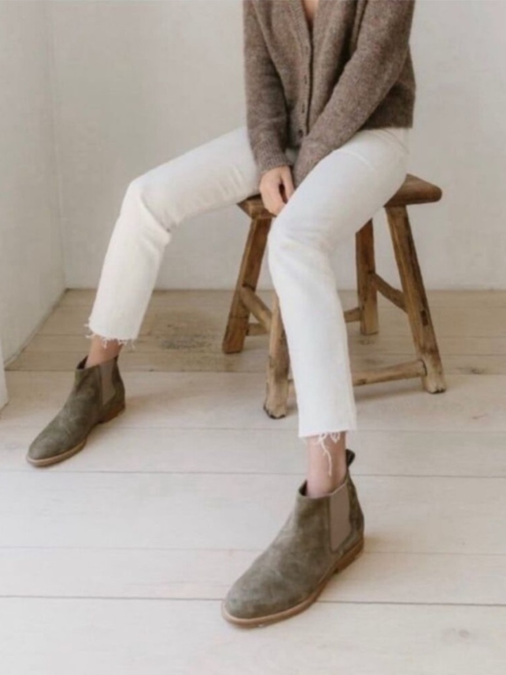 Jenni Kayne Suede Chelsea Ankle Boot in Laurel Size 9 Quiet Luxury Minimalist - Picture 15 of 16